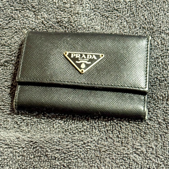 EUC PRADA 6-KEY CASE - Picture 1 of 5